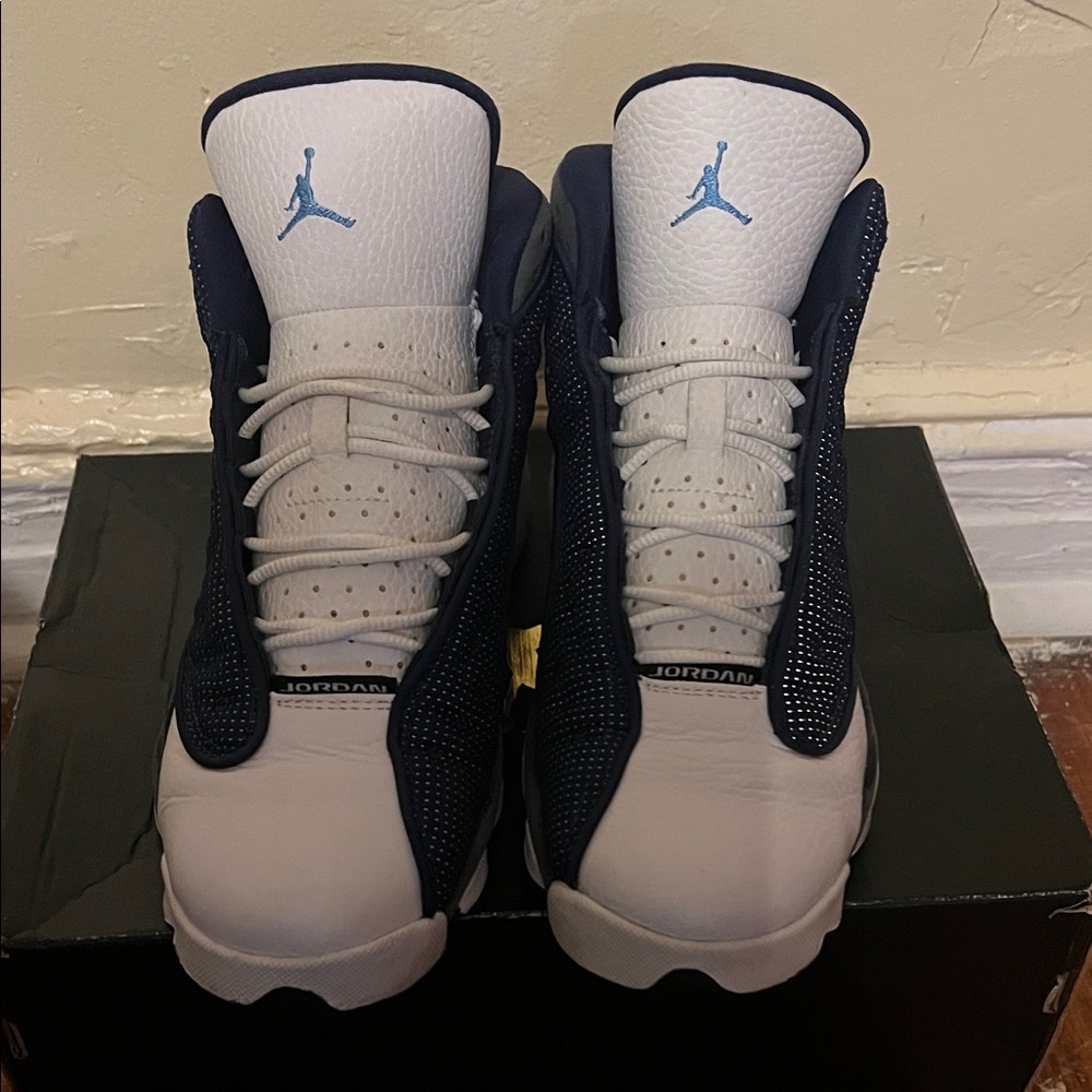 Jordan Sneakers in White and Navy